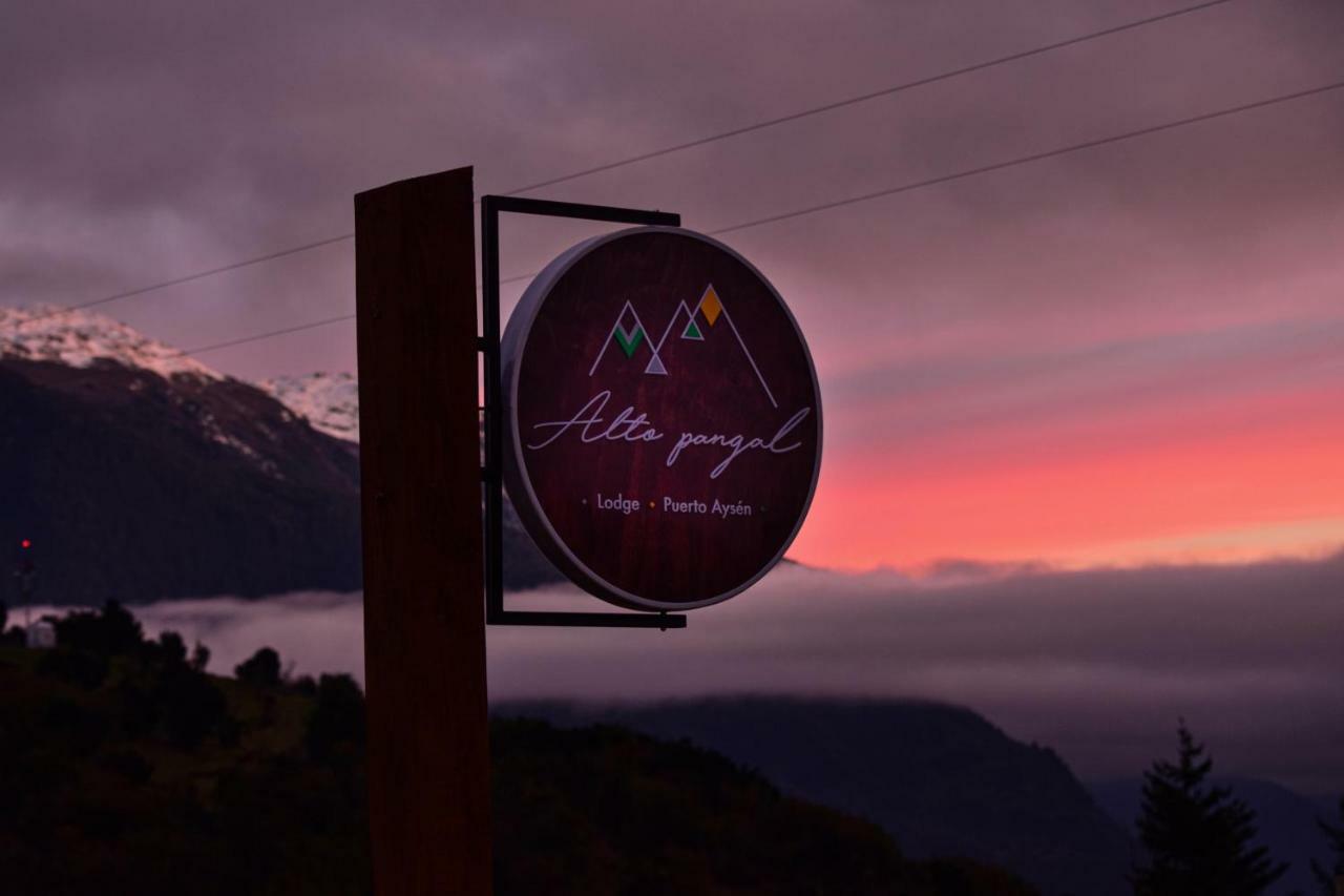 Alto Pangal Lodge Puerto Aysen Exteriör bild